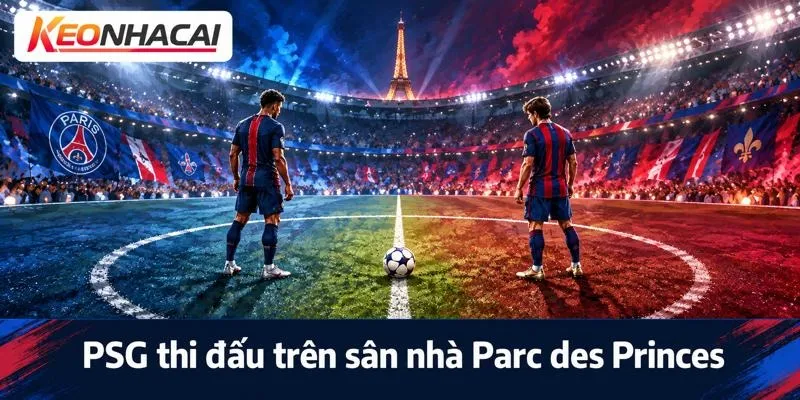 Cầu thủ PSG và Barcelona đứng ở vòng tròn giữa sân Parc des Princes trước giờ bóng lăn